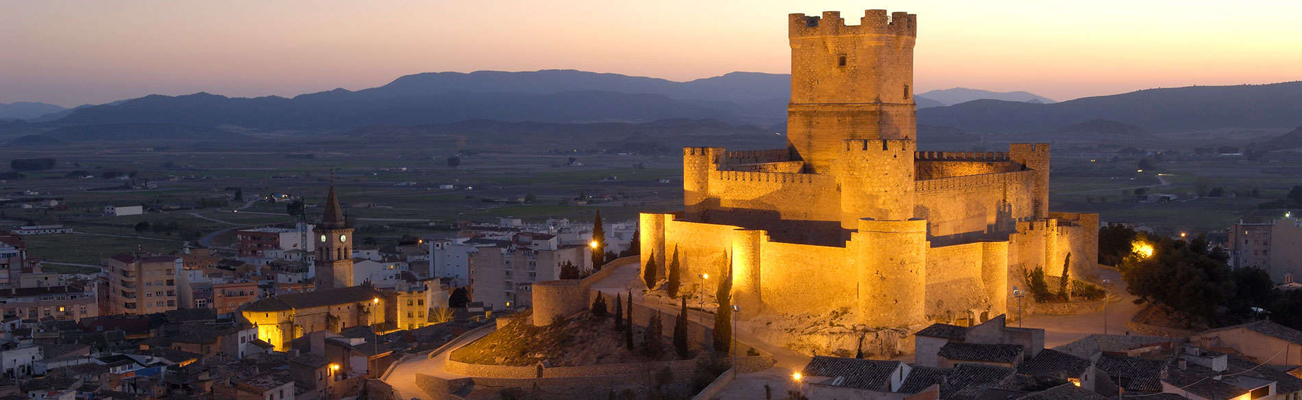 Castillo de Villena - Contacta con Asador La Morenica