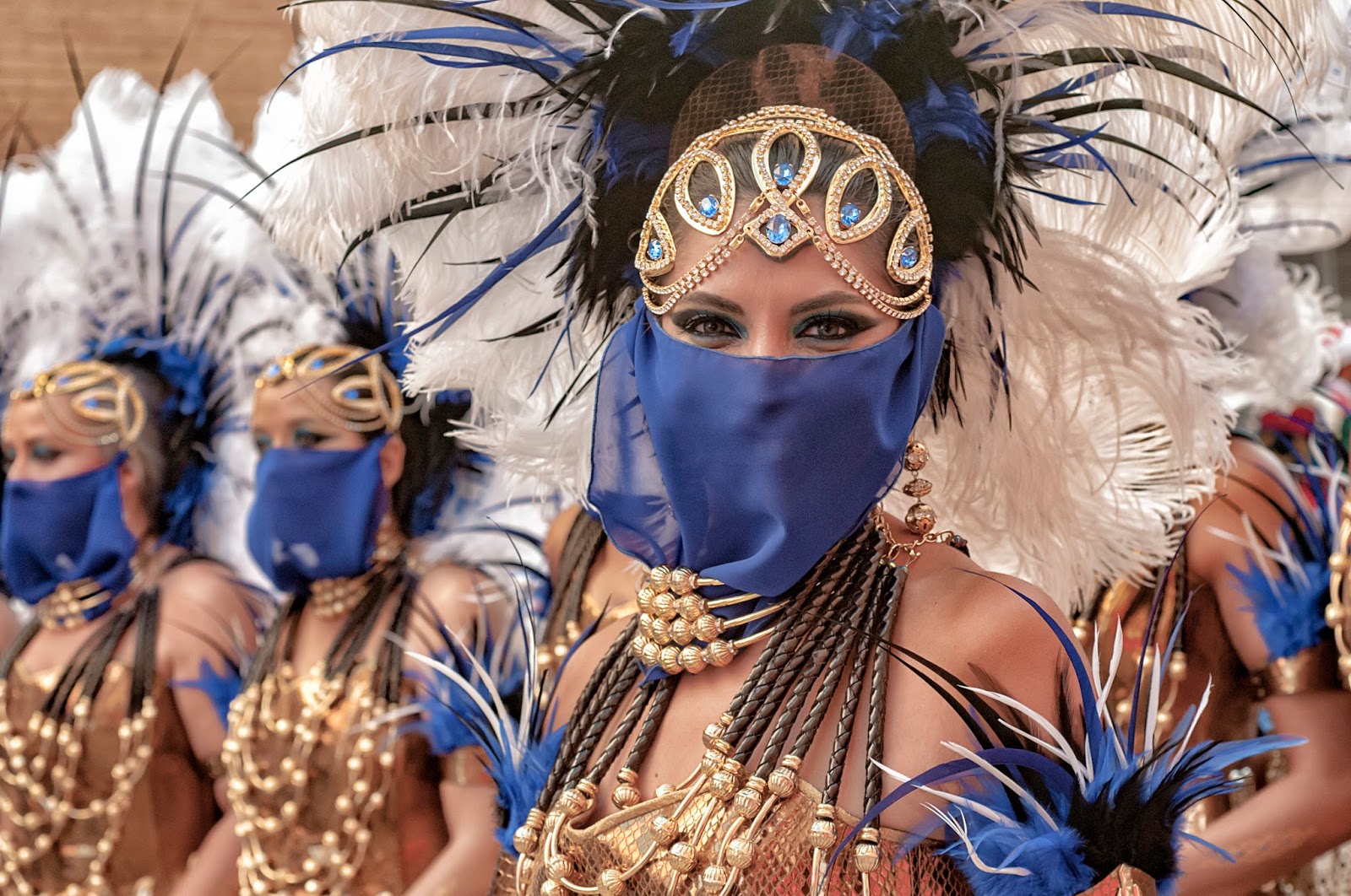 Fiestas con mujeres villeneras